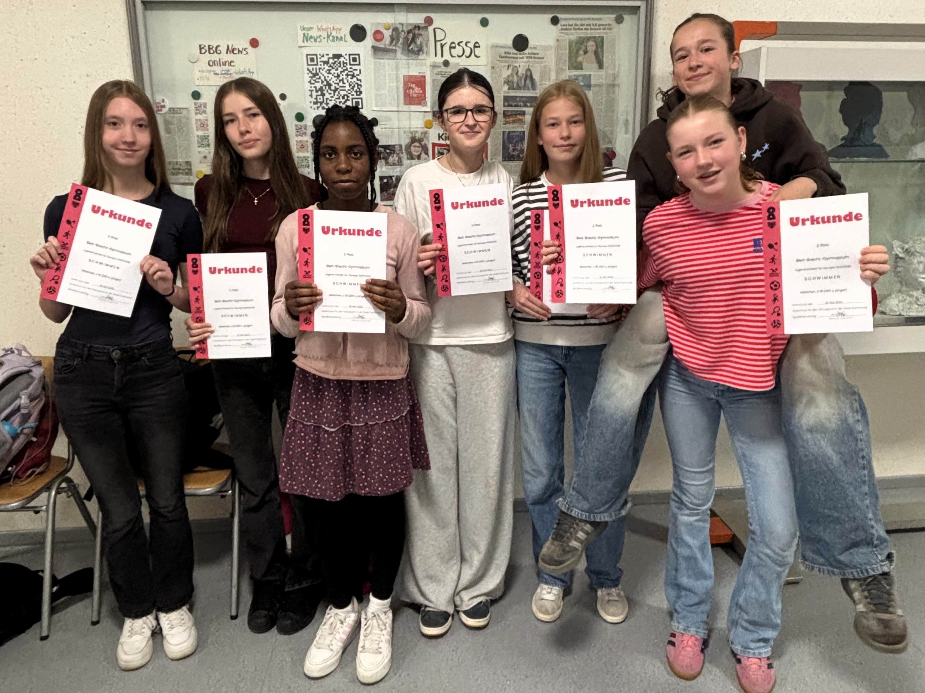 Schülerinnen mit Urkunden bei den Stadtmeisterschaften Schülerinnen mit Urkunden bei den Stadtmeisterschaften